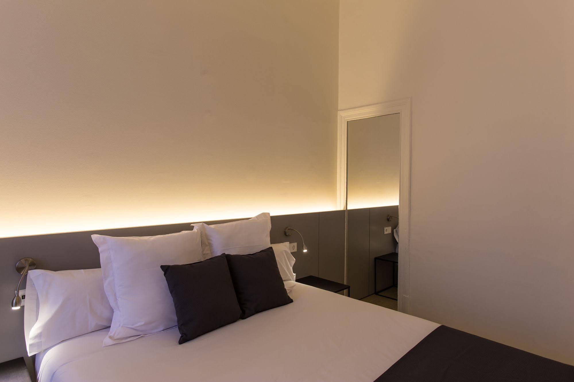 Izaila Plaza Catalunya Hotel Barcelona Exterior photo